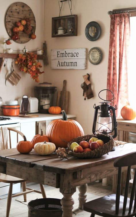 Transform your space this season! Discover enchanting vintage farmhouse kitchen decor ideas that perfectly capture autumn's charm. From rustic wood accents to antique kitchenware, create a cozy, nostalgic haven. 🍂✨ Vintage Fall Kitchen Decor, Fall Decor Ideas For The Home Farmhouse, Fall Kitchen Ideas, Fall Decor For Living Room, Antique Kitchenware, Soup Party, Autumn Kitchen Decor, Farmhouse Kitchen Decor Ideas, Autumn Kitchen