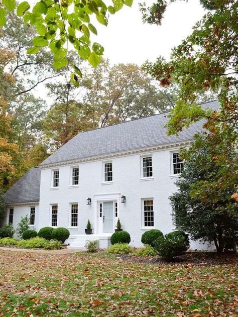 Painting Exterior of Colonial Home - 8 Home Exterior Makeovers That Prove the Power of Paint Traditional Brick Home, Brick Exteriors, Best White Paint Colors, Paint Brick, Painted Brick Exteriors, Amazing Interiors, Colonial House Exteriors, Home Makeovers, Painted Brick House