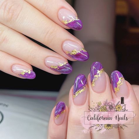 Leaf Gel Nails, Gel Nails Dark, Marble Gel Nails, Nails Dark Purple, Purple And Gold Nails, California Nails, Light Purple Nails, Dark Purple Nails, Snowflake Nail Art