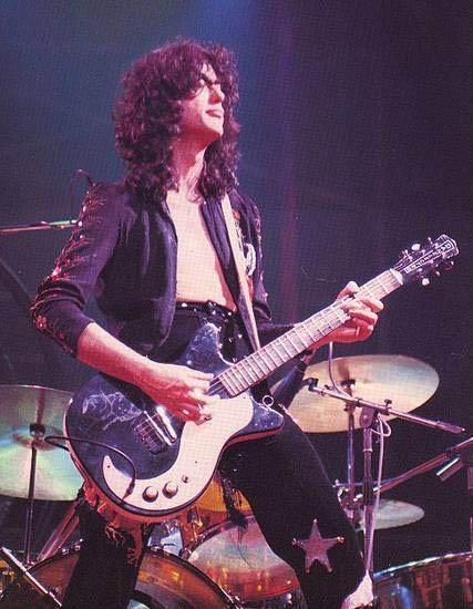 Jimmy Page playing his Danelectro Jan 11, 1975, Rotterdam Led Zeppelin Wallpaper, Led Zeppelin Tattoo, Led Zeppelin Live, Look Disco, Morrison Hotel, Robert Plant Led Zeppelin, John Paul Jones, John Bonham, Best Guitarist