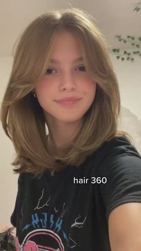 Soft Layered Haircuts For Medium Hair, Short Thick Brown Hair Layered Haircuts, Haircuts Woman, Small Bangs Hairstyle, Blond Haircut Ideas, Collarbone Length Hair With Curtain Bang, Blue Curtain Bangs, Haircuts For Flat Straight Hair, Haircuts Short