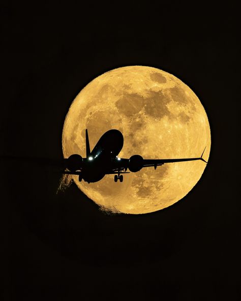 “Chase your dreams, and success will follow. Witnessing the moon behind an airplane landing on the runway, with the plane’s engine exhaust gases visible as a shimmering layer, reminds us that the sky is not the limit—it’s just the beginning. Align moon with help of @photopills Gear Used Sony A7rV with 200-600mm #moonbehindairplane #moonandairplane #DreamChaser #AviationMagic #SkyIsTheLimit” Sony A7rv, Airplane Landing, The Sky Is The Limit, Dream Chaser, Sky Is The Limit, Sky Photos, Chase Your Dreams, The Beginning, The Sky