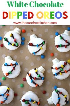 These white chocolate dipped Oreos are decorated as ornaments and couldn't be any cuter! They are such a cute cookie and perfect for a Christmas cookie exchange. Your family and friends are going to love these cute little ornament cookies! #Oreos #dipped #chocolate #whitechocolate #cute #christmas #holiday #neighborgift #giftideas #thecarefreekitchen #easy #cookie #cookies Oreo Dipped In Chocolate Christmas, Christmas Oreo Cookies Decorated, Oreo Dipped In White Chocolate, Oreo Cookie Ornaments, No Bake Desserts For Christmas, Decorated Chocolate Covered Oreos, Decorated Oreos Chocolate Dipped, Christmas Cookies Ornaments, Oreo Dipped Cookies