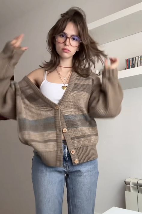 @cludiacookgomez Claudia Cook, Big Glasses Aesthetic, Glasses Inspiration, Big Glasses, City Aesthetic, Cute Fits, Glasses Frames, Pretty Things, Random Stuff