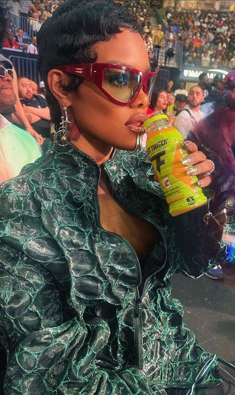 Teyana Taylor Pixie, Venus Fashion, Short Hair Pixie Cuts, Teyana Taylor, Short Sassy Hair, Rihanna Style, Staying Hydrated, Short Black Hairstyles, Short Cut