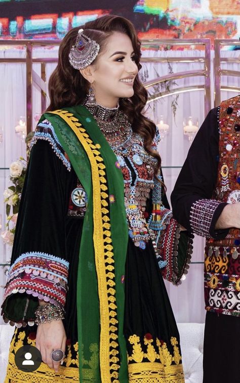 Afghan Hairstyles, Afghan Dresses Modern, Afghan Traditional Clothes, Nikkah Look, Afghanistan Dress, Culture Clothes, Afghan Culture, Afghani Dresses, Afghan Style