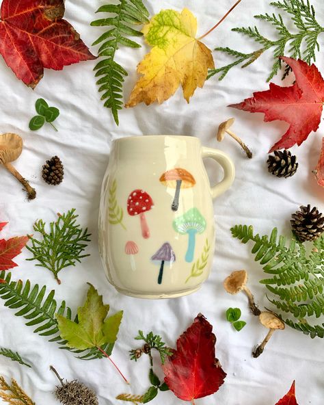 Woodland Pottery Painting, Mushroom Pottery Ideas, Cool Pottery Painting Ideas, Ceramic Pottery Painting Ideas, Cute Pottery Painting Ideas, Ceramic Painting Ideas, Illustrated Ceramics, Nature Pottery, Pottery Painting Ideas