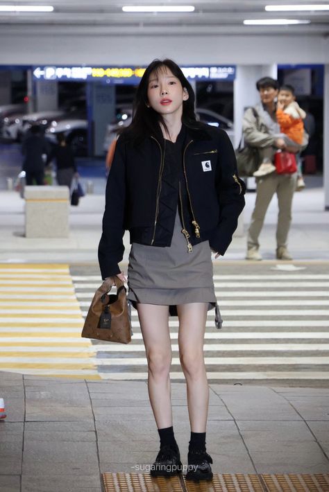 Snsd Fashion, Fashion Airport, Kim Tae Yeon, Snsd Taeyeon, Incheon Airport, Airport Fashion, Incheon, Airport Style, Fashion Girl