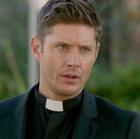 Priest Dean Dean Winchester Priest, Priest Collar, Supernatural Finale, Supernatural Cw, Character Board, Fictional Men, Sam Dean, Supernatural Dean, Supernatural Fans