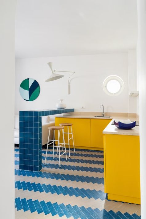 Tiny Beach House, Yellow Cabinets, Kitchen Peninsula, London Interior, Tile Covers, Bright Kitchens, Southern Italy, Custom Cushions, Room Interior Design