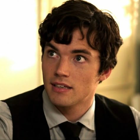 Mr Fitz, Ezra And Aria, Ezra Fitz, Ian Harding, Fictional Character Crush, Guy Pics, Cute Guy Pics, Perfect Guy, Cute Guy