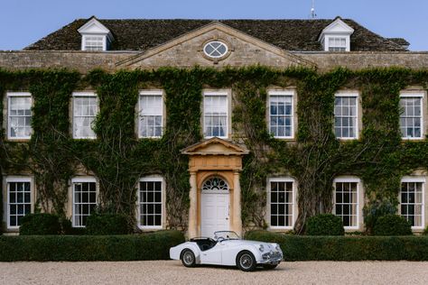 Cornwell Manor Wedding - jadetouronphotography.com Cornwell Manor Wedding, Cornwell Manor, Artist Cake, Indoor Balcony, Elegant Wedding Inspiration, Movie Locations, Cotswolds Wedding, Manor Wedding, Manor Houses