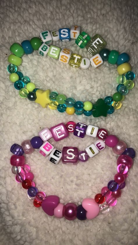 Festie Bestie matching kandi Festival Kandi Ideas, Rave Candy Ideas, Edc Kandi Ideas, Matching Couple Kandi Bracelets, Trio Kandi Bracelets, Matching Bestie Bracelets, Rave Candy Bracelets Ideas, Best Friend Kandi Bracelets, Rave Kandi Ideas Funny