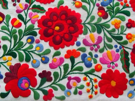 Mexican Flowers, Hungarian Embroidery, Mexican Embroidery, Chain Stitch Embroidery, Redwork Embroidery, Embroidery Patterns Vintage, Learn Embroidery, Folk Embroidery, Japanese Embroidery