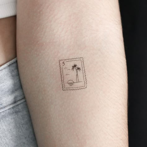 Sunset Stamp temporary tattoo. Set of three. Size: 0.9 in / 2.4 cm (height) This temporary tattoo is: * Safe & non-toxic * FDA-compliant and fun for all ages * Free shipping in order over €10: FREESHIPPINGOVER10 * 20% off when you buy 3 items (+ Free Shipping ): THREE Temporary Small Tattoos last on average 2-5 days. We suggest placing on oil-free areas where skin does not stretch and keep them clean! Small Fun Tattoos Simple, Tattoos On Vacation, South Carolina Tattoo For Women, Tattoos For California, Sunset Stamp Tattoo, Hawaii Minimalist Tattoo, Minimalist Summer Tattoo, Beach Postage Stamp Tattoo, Cute Holiday Tattoos