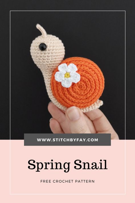 Sweet little snail pattern. Quick and easy to make with beautiful shell detailing. Spring Crochet Ideas, Snail Crochet Pattern, Crochet Butterfly Applique, Crochet Snail, Butterfly Spring, Spring Crochet, Butterfly Applique, Spiral Shell, Crochet Keychain Pattern