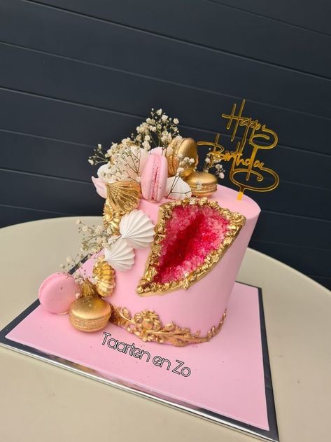 31st Birthday Cake For Women, 31st Birthday Ideas For Her Theme, Pink Geode Cake, 26 Birthday Cake, 17. Geburtstag, 19th Birthday Cakes, 22nd Birthday Cakes, 17 Birthday Cake, 25th Birthday Cakes