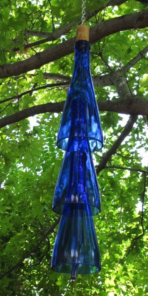 Bottle Wind Chimes, Carillons Diy, Wine Crafts, Flat Marbles, Blue Wine Bottles, Upcycling Art, Wine Bottle Wind Chimes, Moscato Wine, Blue Glass Bottles