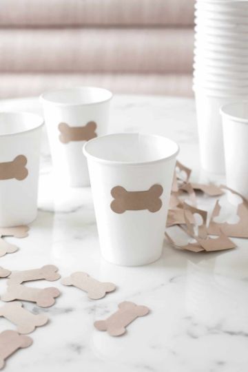 decoracion de fiesta para perros en vasos Simple Dog Birthday Decorations, Dog Themed Birthday Decorations, Dog Decorations Party, Dog Themed Party Decorations, Dog Party Ideas For Dogs, Pawty Dog Party Food, Dog Party Theme Ideas, Puppy Birthday Party Food, Puppy Birthday Parties For Kids