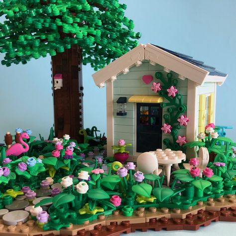 Cute Lego Sets, Lego Cute, Aesthetic Lego, Cottage Style Garden, Lego Room Decor, Lego House Ideas, The Ugly Duckling, Pastel Cupcakes, Lego Lovers