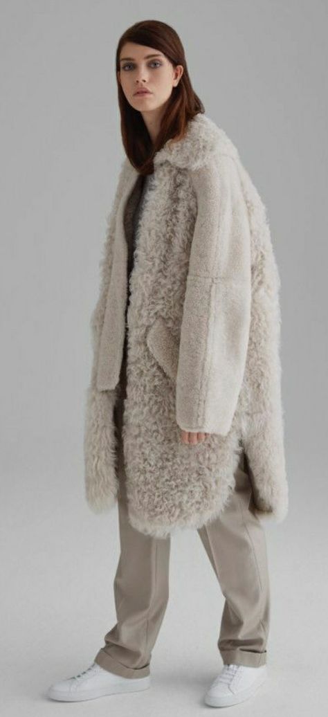 Womens Fall Coats, Fall Fashion Coats, Yves Salomon, Fall Coat, Shearling Coat, Fur Fashion, 가을 패션, Autumn Fashion Women, Womens Fashion Trends