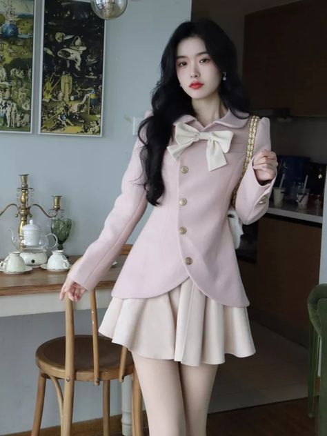 Winter France, Pink Kawaii, Party Mini Dress, France Vintage, Elegant Coats, Warm Dresses, Classy Work Outfits, Dress Coat, Elegant Party