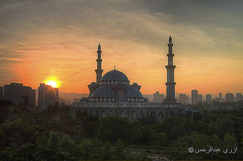 Sunrise in Kuala Lumpur Wallpaper Laptop Aesthetic Hd, Aesthetic Islamic, Only Wallpaper, Laptop Aesthetic, Islamic Wallpaper Hd, Islamic Wallpaper Iphone, Laptop Wallpaper Desktop Wallpapers, Islamic History, Velvet Wallpaper