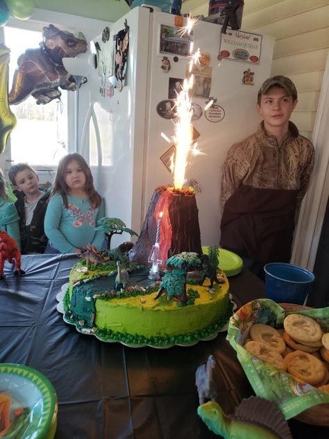 Exploding Volcano Cake, Diy Volcano Cake, Dinosaur Cake With Volcano, Dino Volcano Cake, Volcano Birthday Cake, Flat Cake, Dinosaur Volcano Cake, Volcano Party, Jurassic World Cake