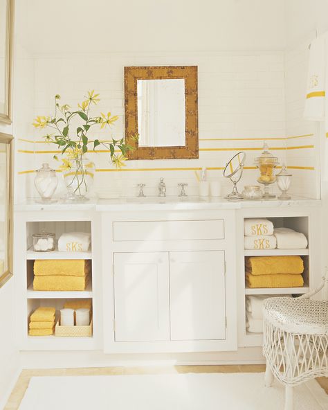 The Bathroom: Keep Linens in a Separate Storage Area Yellow Bathroom Decor, Yellow Bathroom, Dining Room Paint, Yellow Sofa, Yellow Curtains, Yellow Room, Decor Ikea, Kitchen Ceiling, Yellow Bathrooms