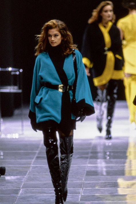 Versace, Look #16 Cindy Crawford Style, 90s Versace, 90s Runway Fashion, 90s Trends, Fashion 90s, 90's Fashion, 1990s Fashion, Vogue Germany, Cindy Crawford