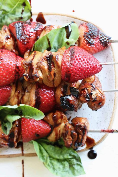 Grilled Strawberry Balsamic Chicken Kabobs Strawberry Balsamic Chicken, Chicken Meat Recipes, Grilled Strawberries, Strawberry Balsamic, Grilled Dinner, Low Carb Dinners, Weekly Routine, 4th Of July Crafts, Chicken Kabobs