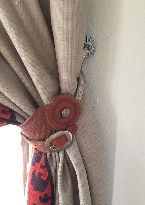 Repurposed spur into curtain tie back. Repurpose Old Horse Tack, Spur Decor Ideas, Repurposed Horse Tack, Western Ranch House Decor, Horse Bit Decor, Buckle Display, Western Living Room Decor, Western House, Western Room