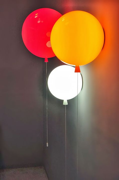 Super fun balloon lights by Blokis—perfect for a kid's room! Memory Lamp, Luminaria Diy, Moderne Pools, Colorful Lamps, Diy Lampe, Balloon Lights, Deco Luminaire, Creative Lighting, Luminaire Design