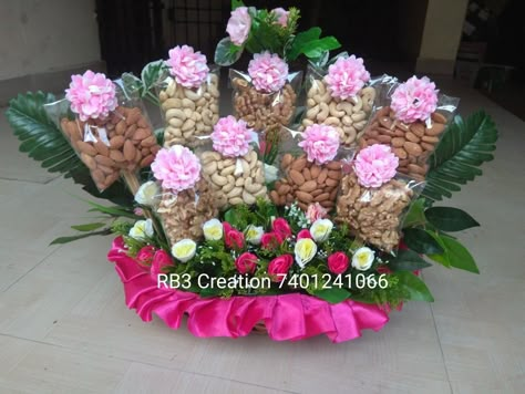 Battisi Packing Ideas, Plate Decorations Ideas, Dry Fruits Decoration, Dry Fruits Packing Ideas, Dry Fruits Packing Ideas Gift, Ring Platter Ideas, Hamper Decoration, Hamper Packing, Dry Fruit Packing