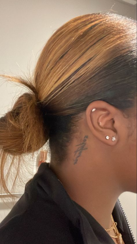 Back Of Ear Neck Tattoo, Initials Behind Ear Tattoo, Small Side Neck Tattoos For Women, Back Of Ear Tattoo, Back Ear Tattoo, Hamsa Tattoo Design, Faceless Pics, Side Neck Tattoo, Roman Numeral Tattoos