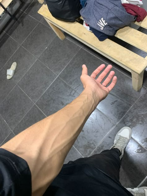 Slender Hands Man, Vain Hands, Hands Veins, Arm Veins, Men Hands, Veiny Arms, Hand Veins, Veiny Hands, Aesthetics Bodybuilding