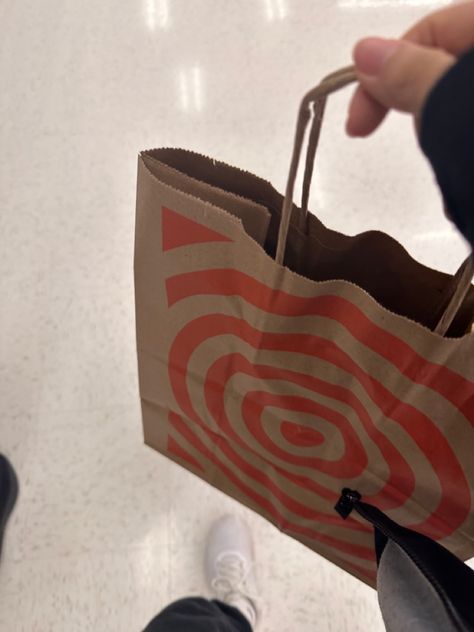 A hand holding a target bag. Influencer Ideas, Target Aesthetic, Aesthetic Self Care, Life In Usa, It Girl Aesthetic, Romanticize Your Life, Micro Influencer, Aesthetic Logo, Influencer Lifestyle