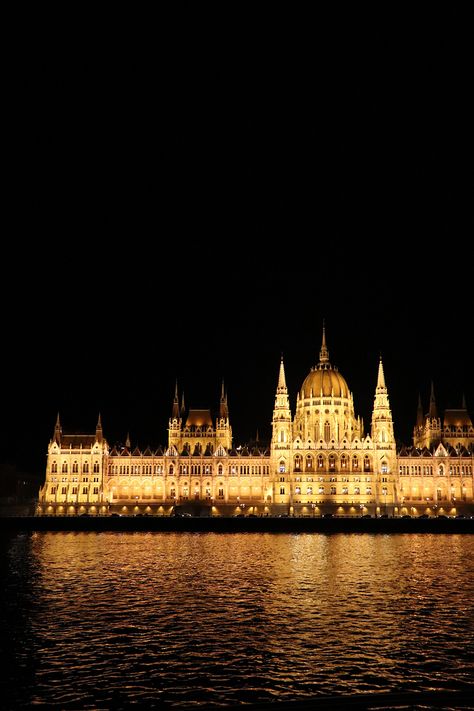 Budapest At Night, Travel Aestethic, Budapest City, Danube River Cruise, Travel Photoshoot, Budapest Travel, Boat Cruise, Europe Holidays, Danube River