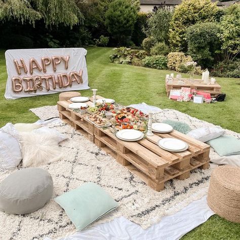 Picnic Party Decorations, 15th Birthday Party Ideas, Backyard Dinner Party, Backyard Birthday Parties, Picnic Birthday Party, Birthday Picnic, Picnic Theme, Backyard Birthday, Picnic Inspiration