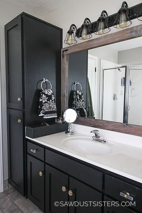 Framing A Bathroom Mirror, Diy Mirror Frame Bathroom, Stick On Mirror, Bathroom Mirrors Diy, Vanity Makeover, Mirror Frame Diy, Bathroom Mirror Frame, Bad Inspiration, Trendy Bathroom