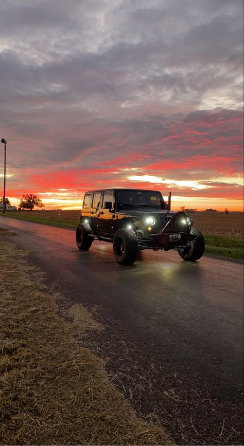 Black Jeep Aesthetic, Black Jeep Wrangler Aesthetic, Jeep Wrangler Aesthetic, Jeep Aesthetic, Jeep Wrangler Girly, Jeep Wallpaper, Black Jeep Wrangler, Dream Cars Range Rovers, Jeep Photos