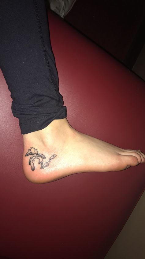 #michigan #tattoo #greatlakes #foot #foottattoo Upper Michigan Tattoo, Small Michigan Tattoo, Upper Peninsula Michigan Tattoo, Lake Michigan Tattoo, Upper Peninsula Tattoo, Midwest Tattoo, Michigan Tattoo Ideas, Silver Lake Michigan, Michigan Tattoo