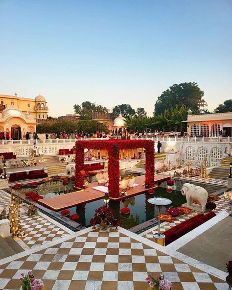 Marriage Lawn Design, Wedding Venues Royal, Royal Wedding Decorations, Royal Wedding Venue, Hindu Wedding Decorations, Indian Wedding Venue, Beach Palace, Royal Indian Wedding, Mandap Design