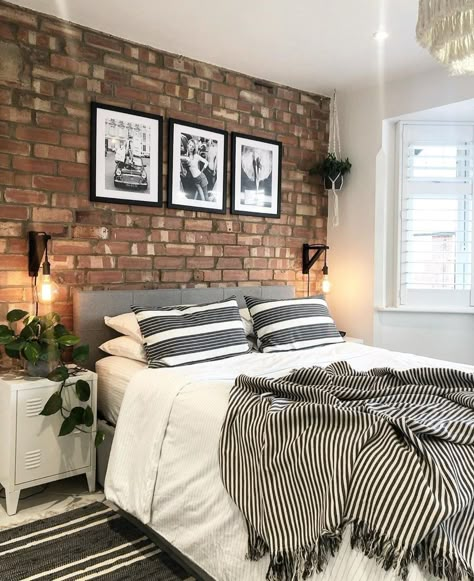 Red Brick Wall Bedroom, Red Brick Bedroom, Brick Accent Wall Bedroom, Brick Bedroom Ideas, Brick Wall Bedroom, Brick Bedroom, New York Bedroom, Brick Living Room, Brick Room