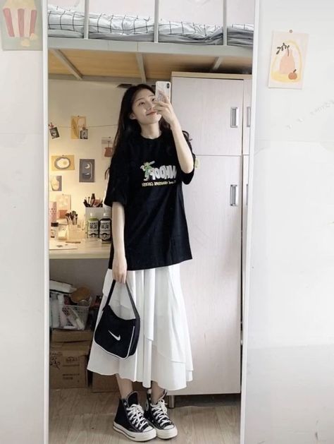 Jeans Jacket And Skirt Outfit, Japan Long Skirt Outfit, Maxi Skirt Outfit Japanese, Outfit Ideas With Maxi Skirts, Korean Outfits Long Skirt, Long Skirt Outfits Korean Summer, Japanese Skirt Outfits Long, Japanese Maxi Skirt Outfit, Long Skirt Japanese Style