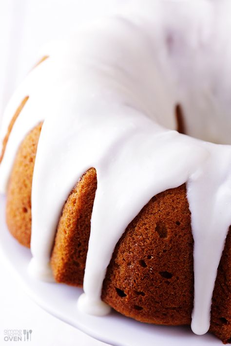 Pumpkin Spice Cake Recipe | gimmesomeoven.com Cinnamon Roll Pound Cake, Lemon Poppyseed Cake, Pumpkin Bundt Cake, Torte Cupcake, Pumpkin Spice Cake, Bundt Cakes Recipes, Spice Cake, Delicious Pumpkin, Cake With Cream Cheese