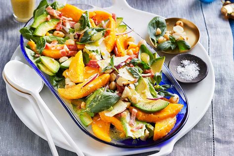 Mango, avocado and macadamia salad Fried Bacon, Christmas Salad Recipes, Christmas Salads, Resep Salad, Mango Avocado, Mapo Tofu, Simple Vinaigrette, Christmas Recipes Easy, Grape Salad