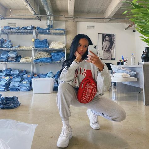 Samaria Leah on Instagram: “Do what you love, love what you do♥️” Luxury Benz, Samaria Leah, Ensemble Jogging, Ig Baddies, Clothing Inspiration, Streetwear Fashion, Fashion Inspo Outfits, Jogging, Lab Coat