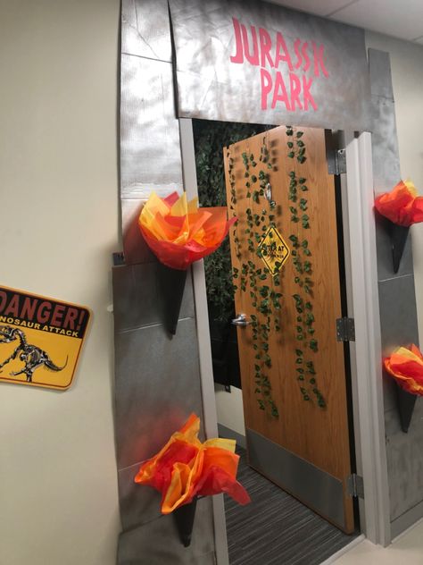 Jurassic World Gate Diy, Jurassic Park Office Decor, Jurassic Park Jeep Diy, Jurassic Park Party Decorations Diy, Jurassic Park Classroom Theme, Jurassic Park Gate Entrance Diy, Jurassic Decorations, Jurassic Park Door, Jurassic Park Classroom