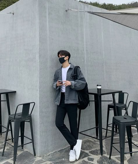 Male Korean Streetwear, Mens Outfits Asian, Male Photographer Outfit, Asian Men Fall Fashion, Asian Men Style Outfits, Man Jacket Outfit, Aesthetic Clothes For Boys, Korean Style Men Outfits, Korean Fashion Men Formal Casual